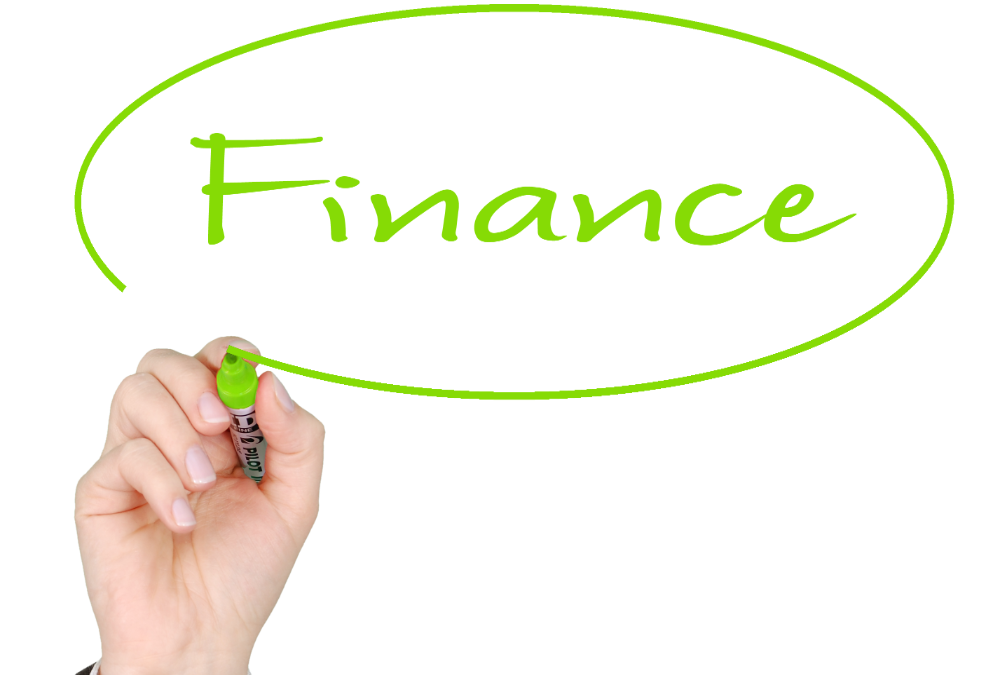 What financing or cost-to-carry assumptions are used in valuation models?